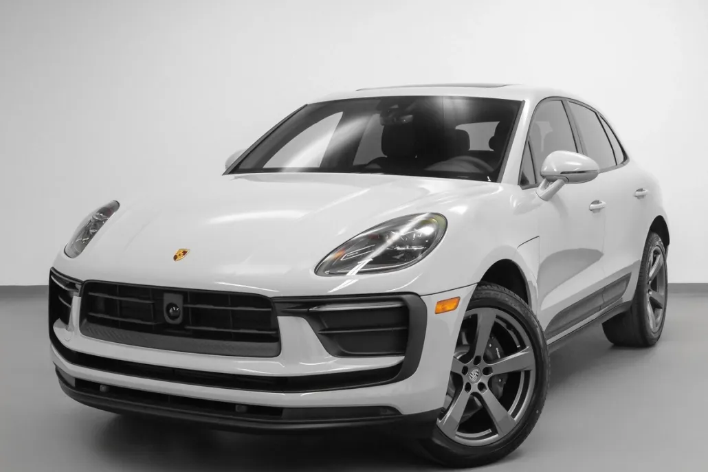 2025 Porsche Macan T photo 1