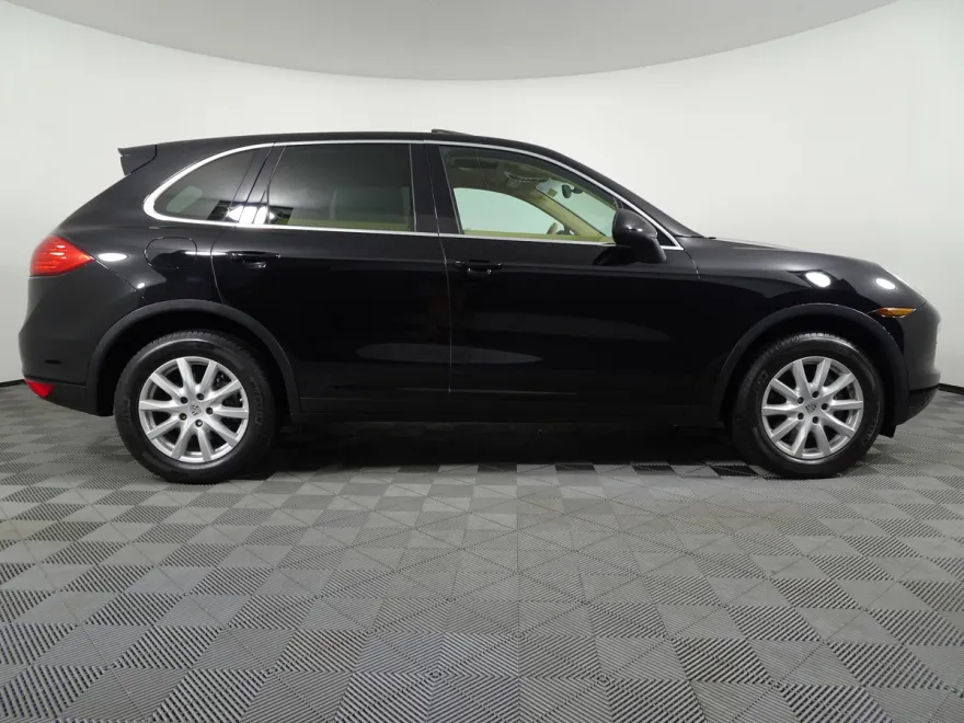 2011 Porsche Cayenne photo 1