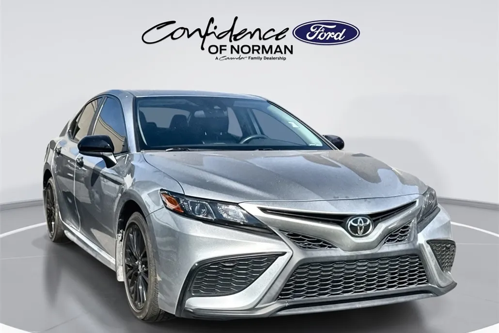 2024 Toyota Camry SE photo 1
