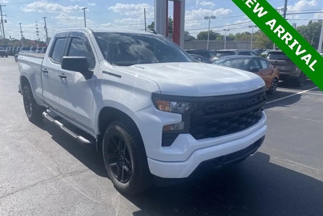 2024 Chevrolet Silverado 1500 Custom photo 1