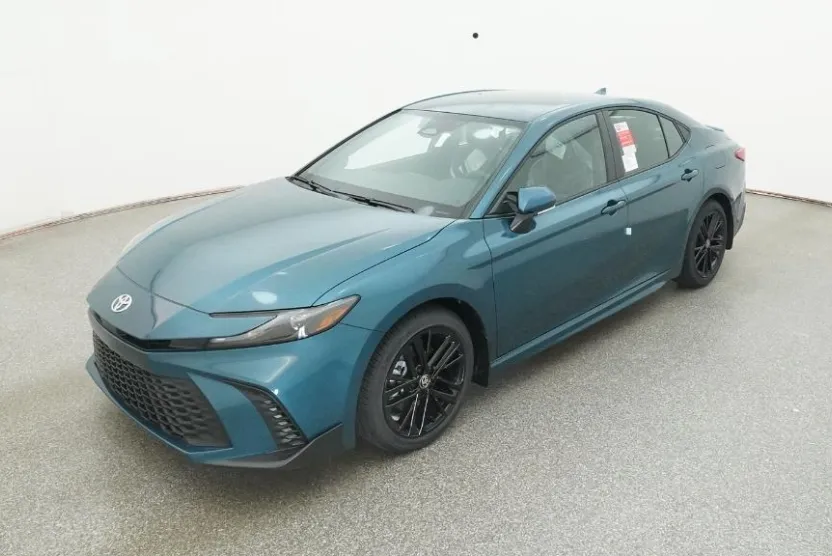 2026 Toyota Camry SE photo 1