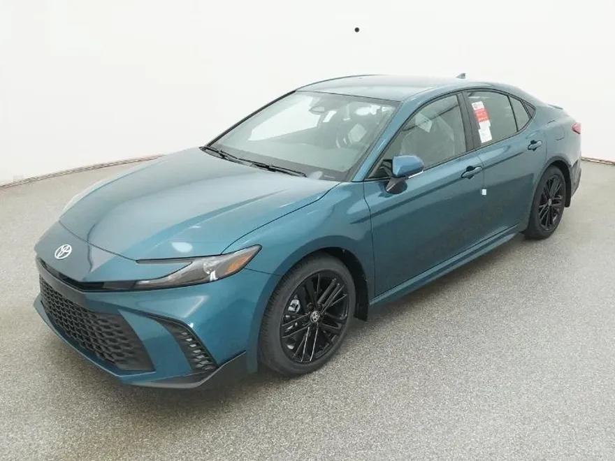 2026 Toyota Camry SE photo 1