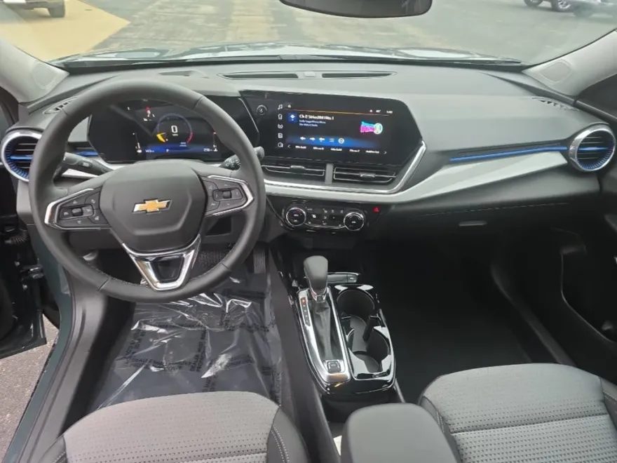 2025 Chevrolet Trax LT photo 18