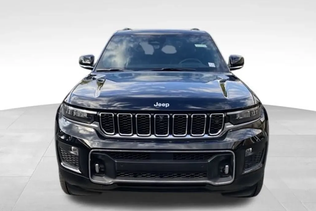 2025 Jeep Grand Cherokee Overland photo 1