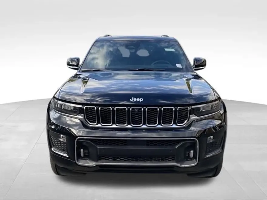 2025 Jeep Grand Cherokee Overland photo 1