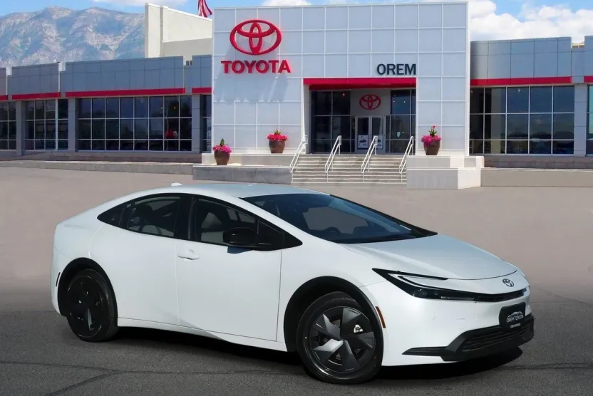 2024 Toyota Prius LE photo 1