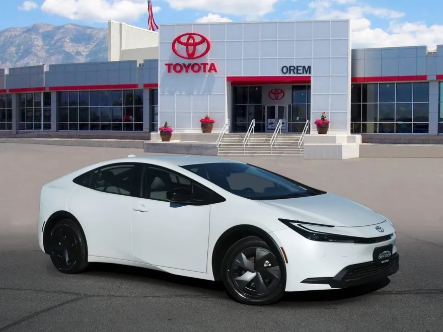 2024 Toyota Prius LE photo 1