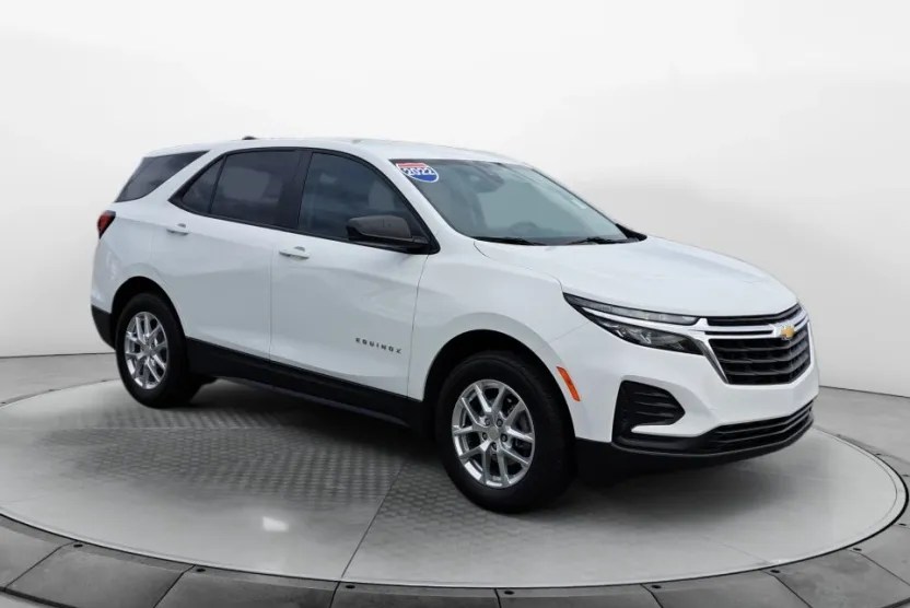 2022 Chevrolet Equinox LS photo 1