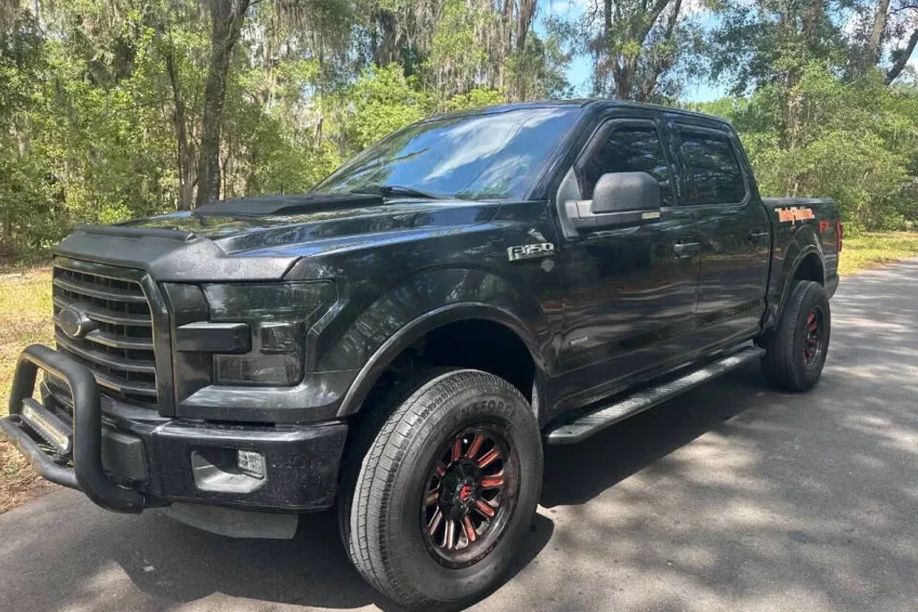 2015 Ford F-150 Lariat photo 1
