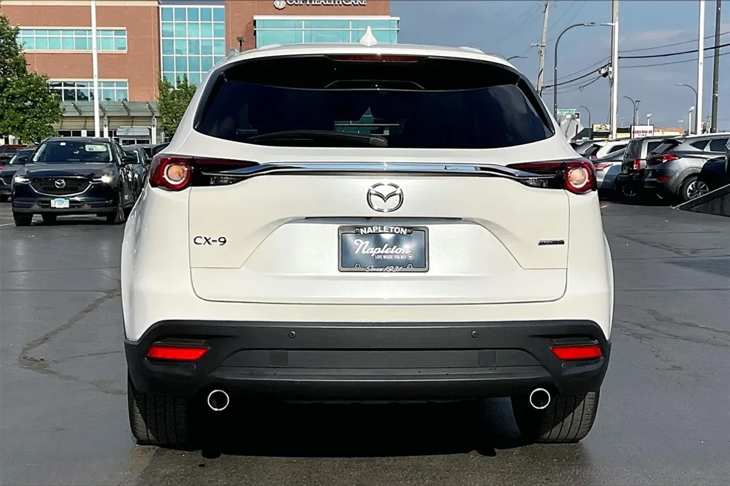 2022 Mazda CX-9 Touring photo 1