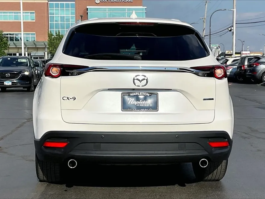 2022 Mazda CX-9 Touring photo 1