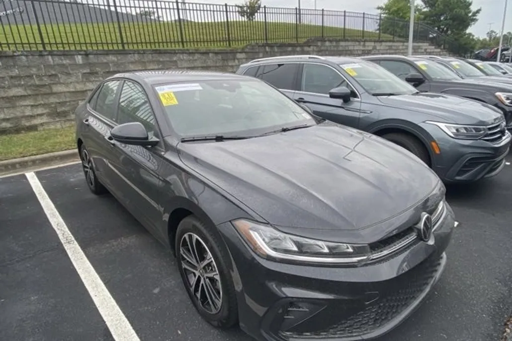 2025 Volkswagen Jetta 1.5T Sport photo 1