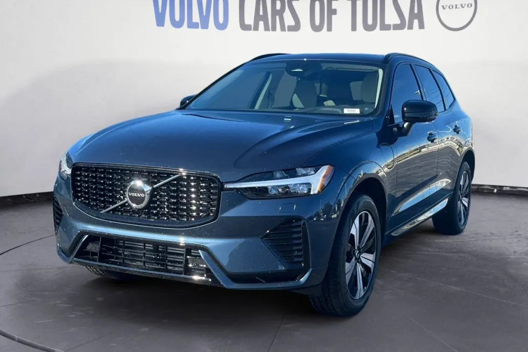 2025 Volvo XC60 Hybrid T8 Core photo 1