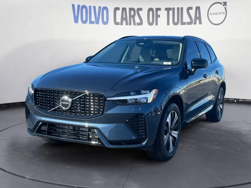 2025 Volvo XC60 Hybrid T8 Core photo 1