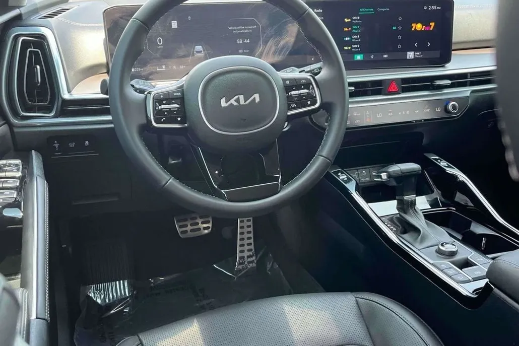 2025 Kia Sorento SX photo 1