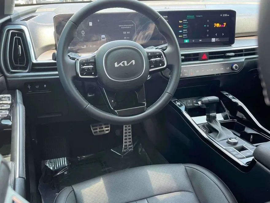 2025 Kia Sorento SX photo 1