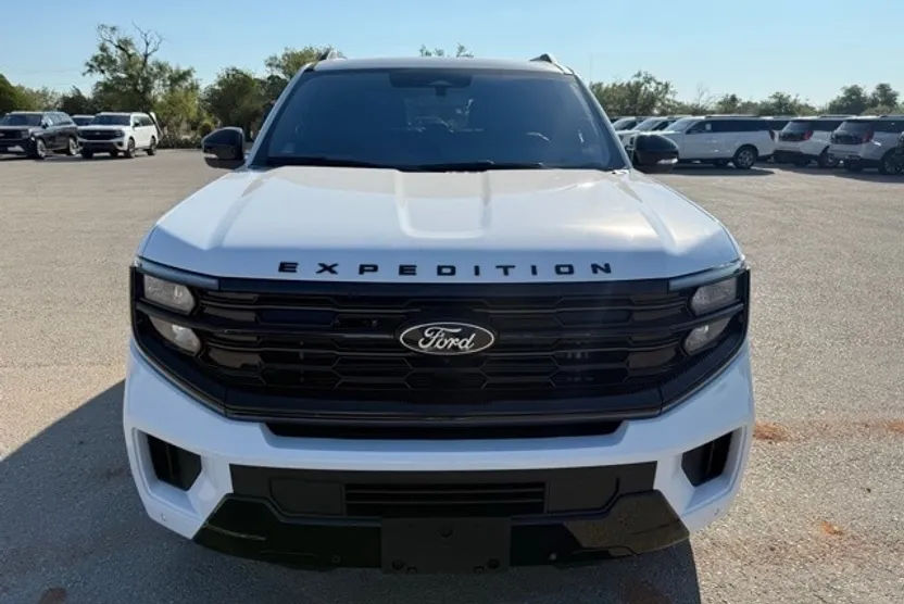 2025 Ford Expedition Platinum photo 1
