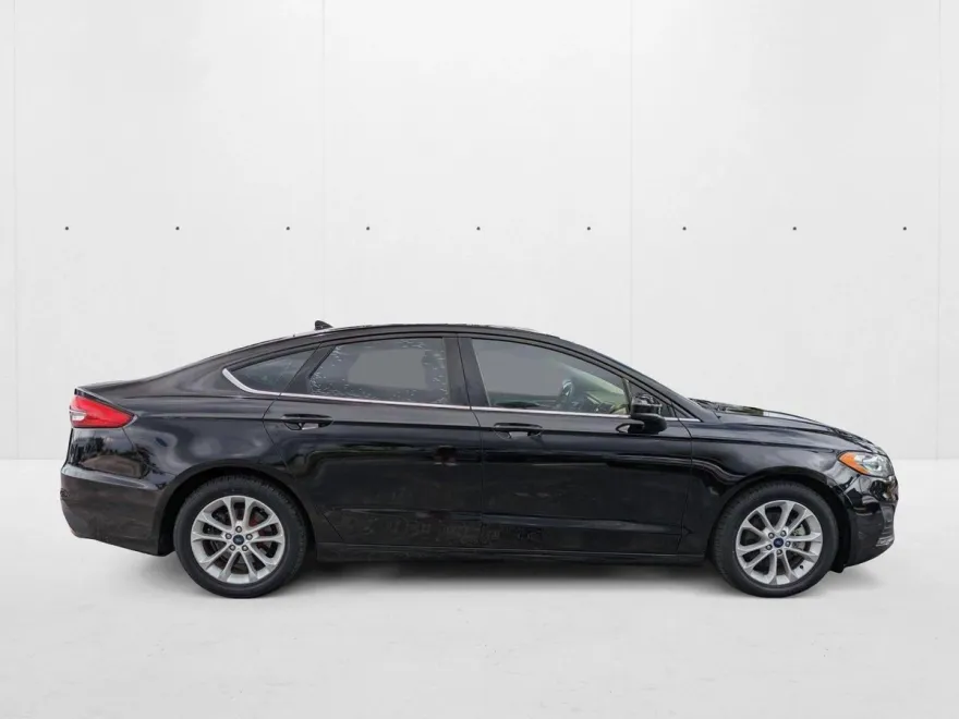 2020 Ford Fusion SE photo 1