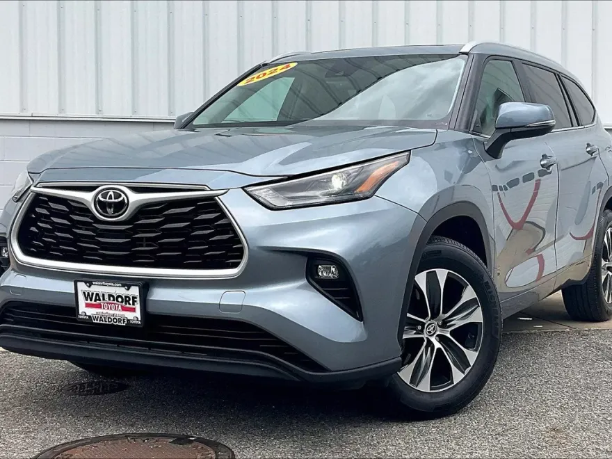 2024 Toyota Highlander XLE photo 1
