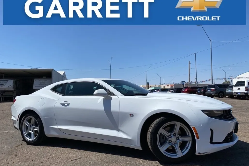 2023 Chevrolet Camaro 1LT photo 1