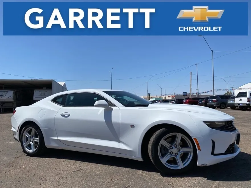 2023 Chevrolet Camaro 1LT photo 1