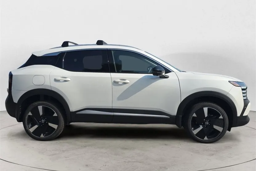 2026 Nissan Kicks SR photo 1