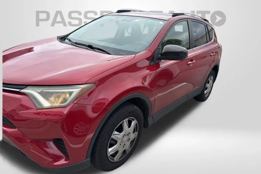 2016 Toyota RAV4 LE photo 1