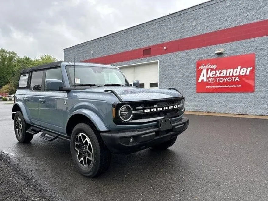 2023 Ford Bronco Outer Banks photo 1