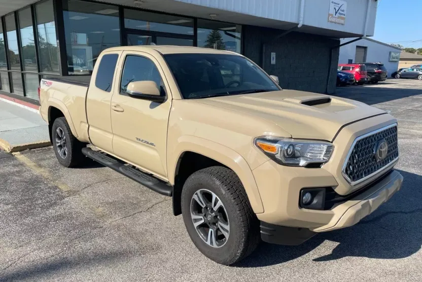2019 Toyota Tacoma 4x4 TRD Sport V6 Access Cab photo 1