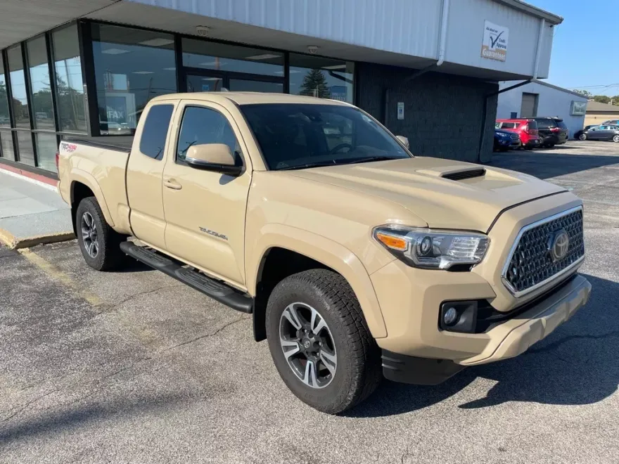 2019 Toyota Tacoma 4x4 TRD Sport V6 Access Cab photo 1
