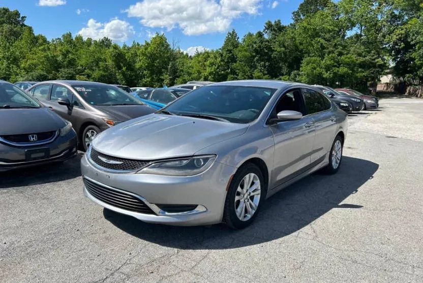 2015 Chrysler 200 Limited photo 1