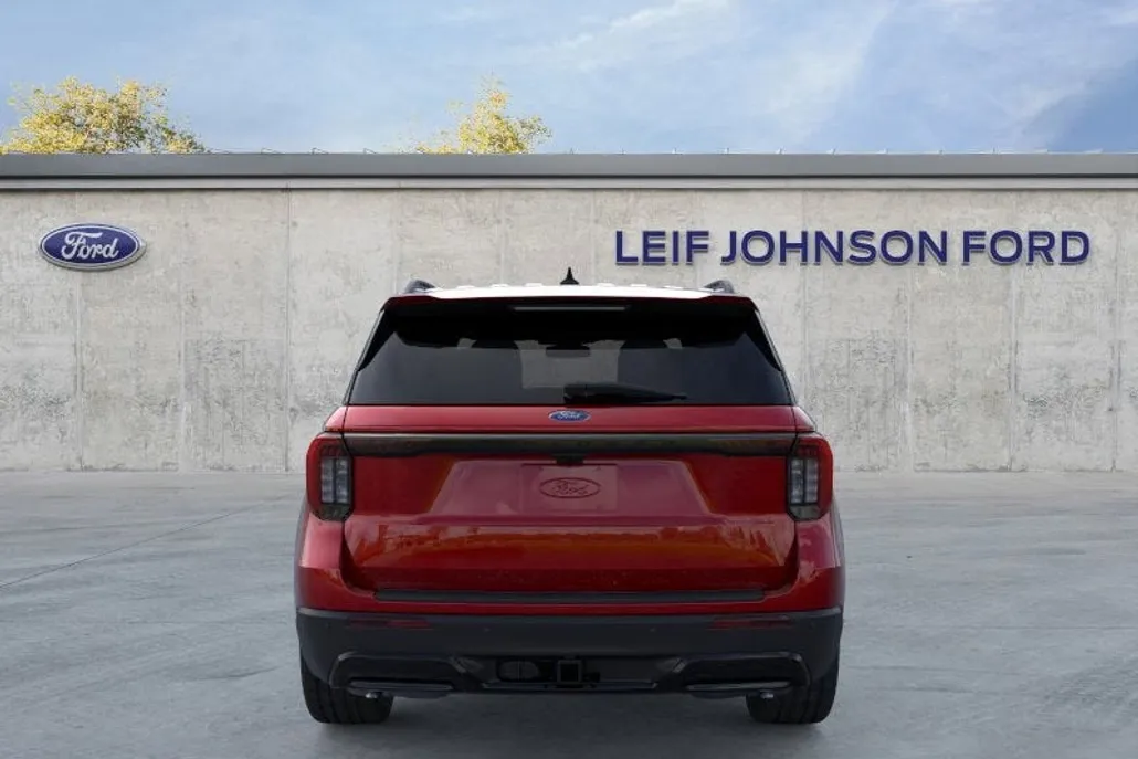 2025 Ford Explorer ST-Line photo 1