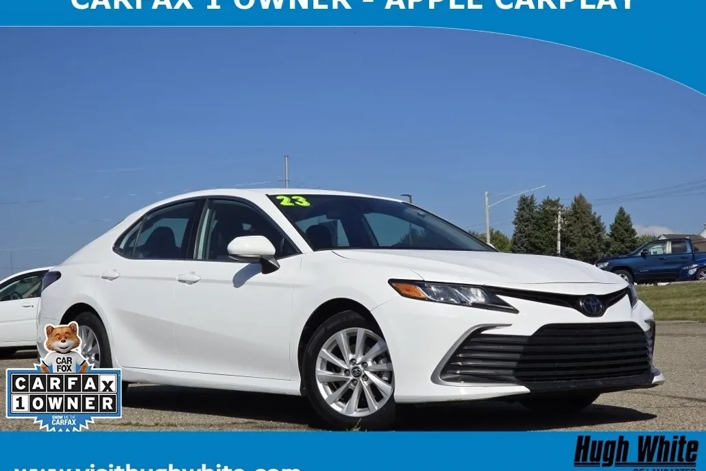 2023 Toyota Camry LE photo 1