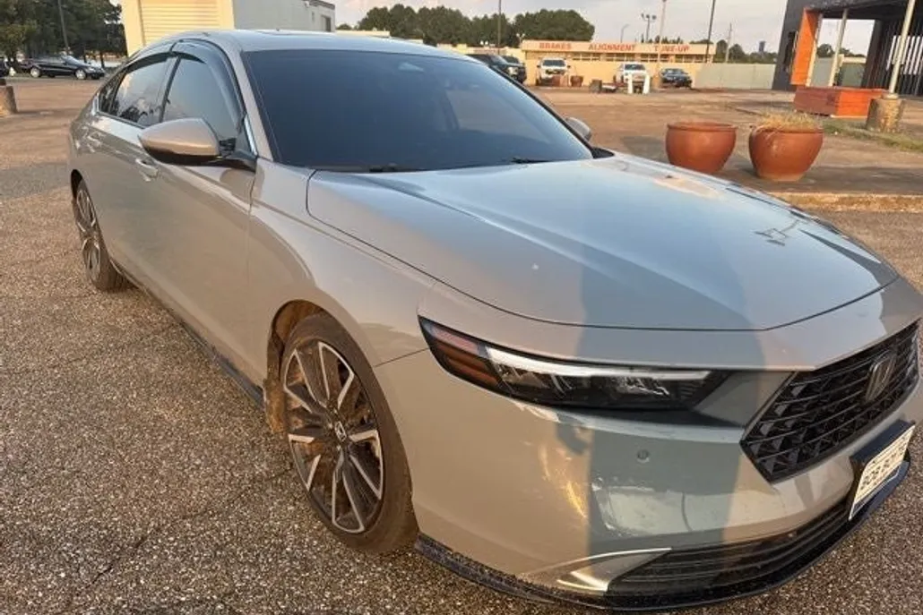 2025 Honda Accord Hybrid Touring photo 1