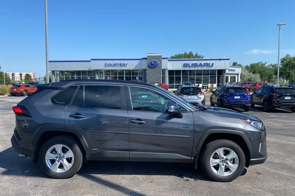 2019 Toyota RAV4 Hybrid XLE photo 1