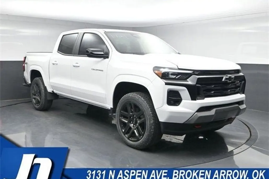 2025 Chevrolet Colorado Z71 photo 1