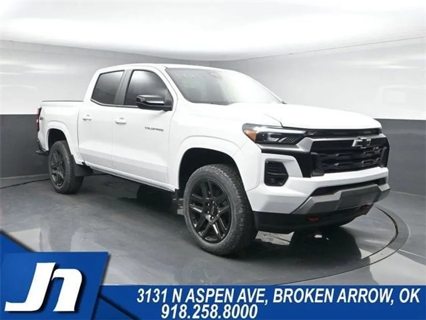 2025 Chevrolet Colorado Z71 photo 1