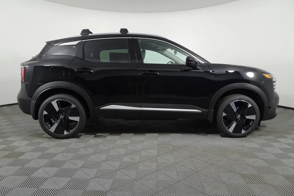 2026 Nissan Kicks SR photo 1