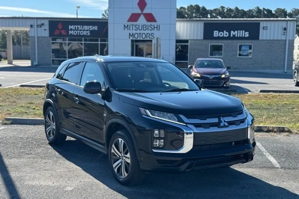 2025 Mitsubishi Outlander Sport ES photo 1