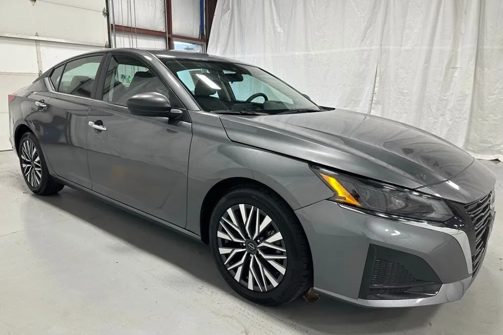 2024 Nissan Altima 2.5 SV photo 1
