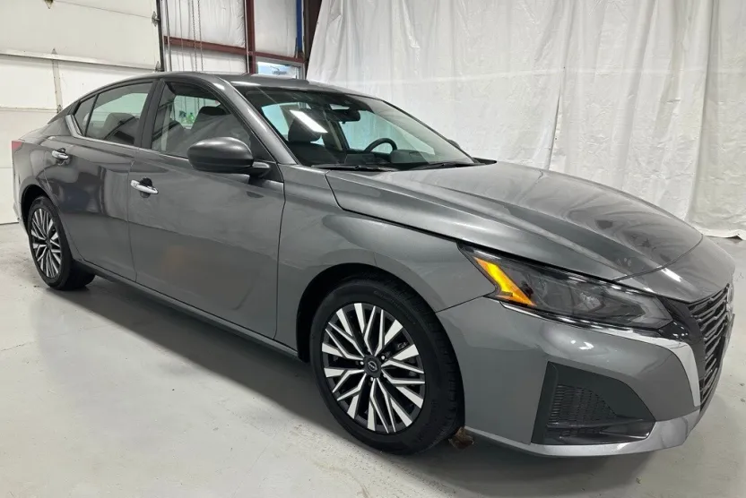 2024 Nissan Altima 2.5 SV photo 1