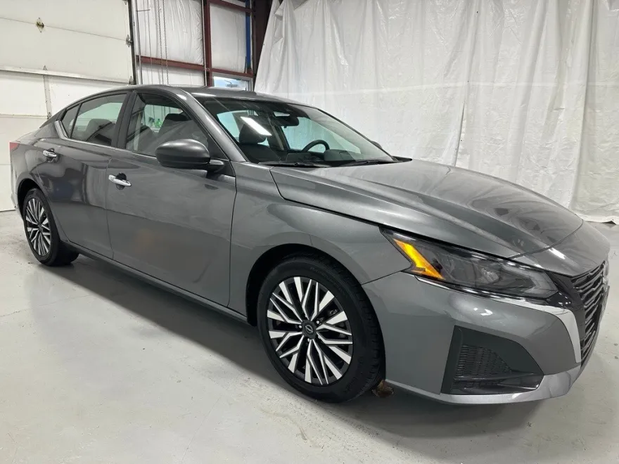 2024 Nissan Altima 2.5 SV photo 1