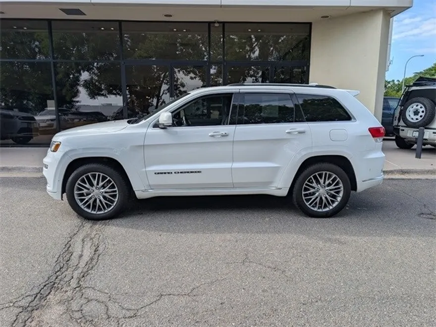 2017 Jeep Grand Cherokee Summit photo 1