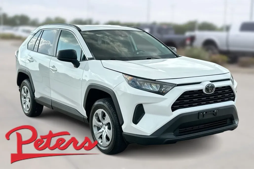 2021 Toyota RAV4 LE photo 1