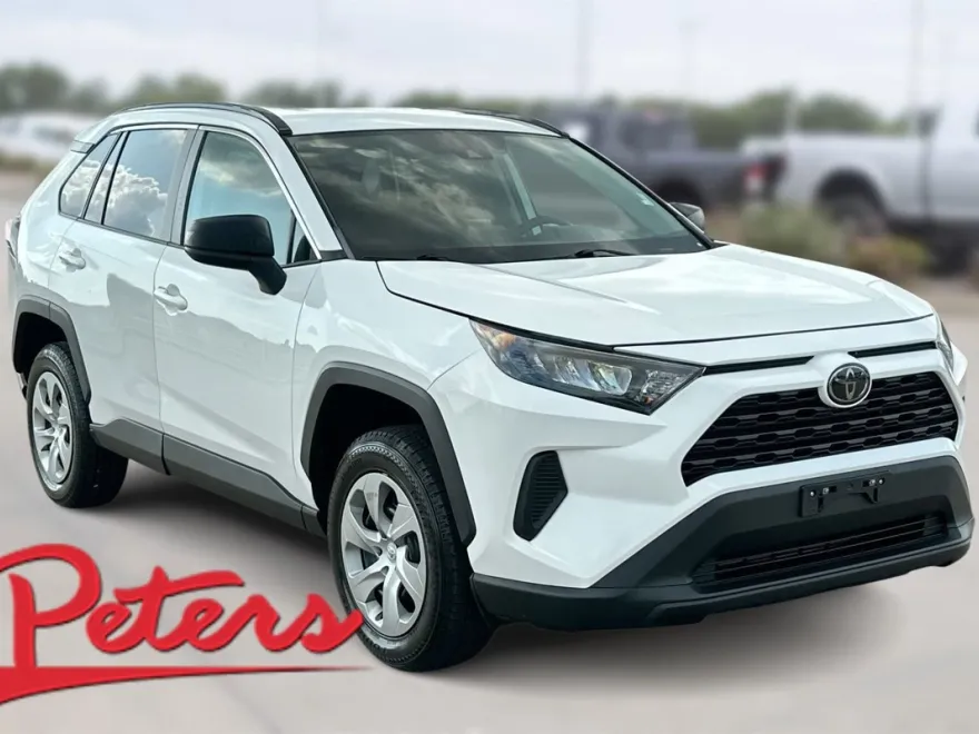 2021 Toyota RAV4 LE photo 1