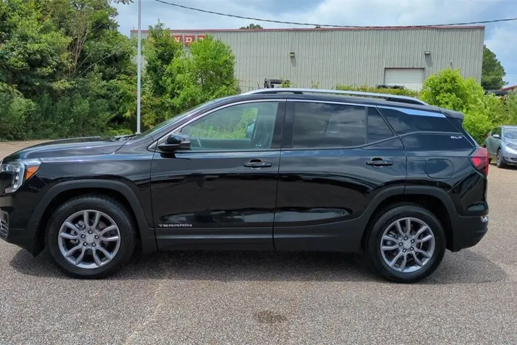 2024 Gmc Terrain SLT photo 1