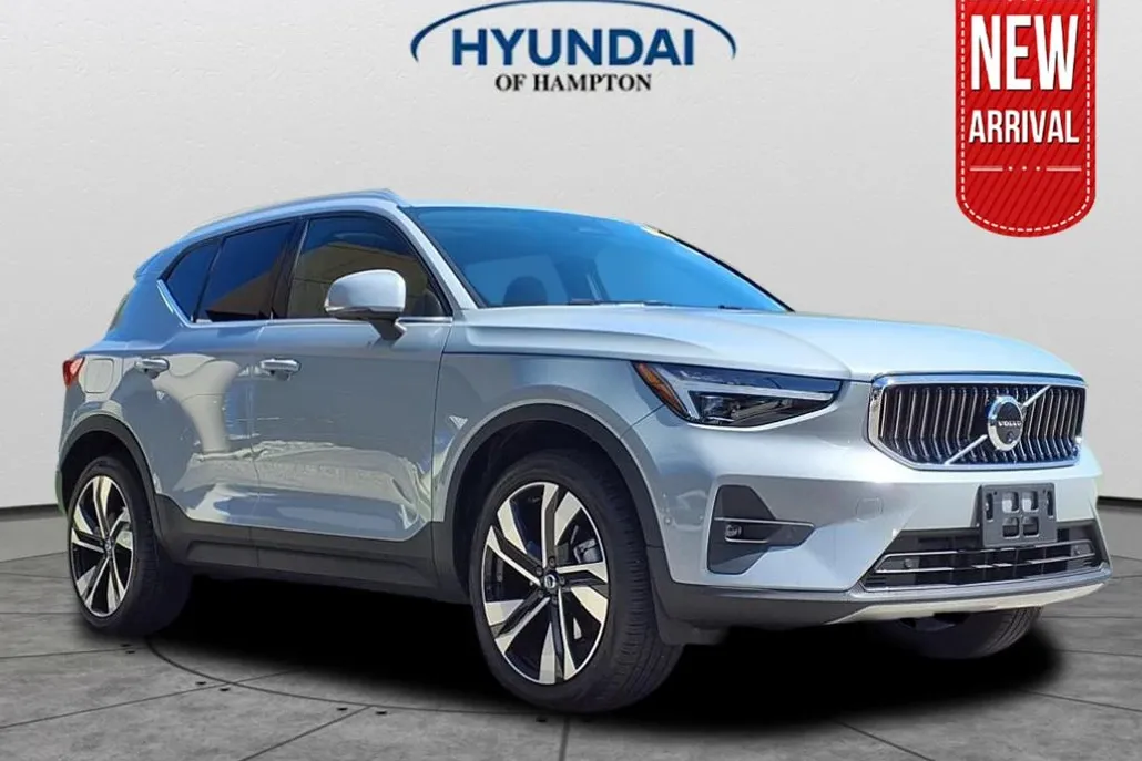 2024 Volvo XC40 Ultimate photo 1