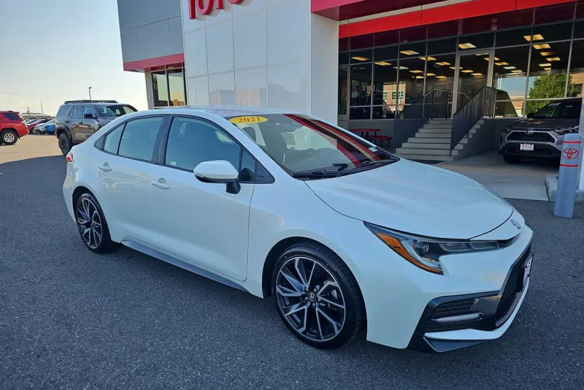 2021 Toyota Corolla SE photo 1