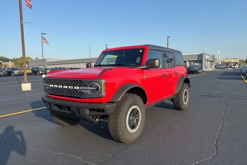 2024 Ford Bronco Badlands photo 1