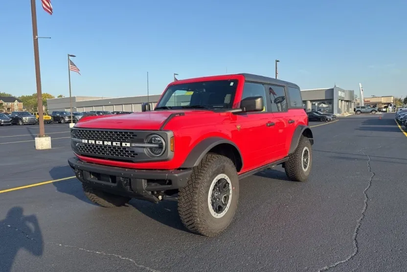 2024 Ford Bronco Badlands photo 1